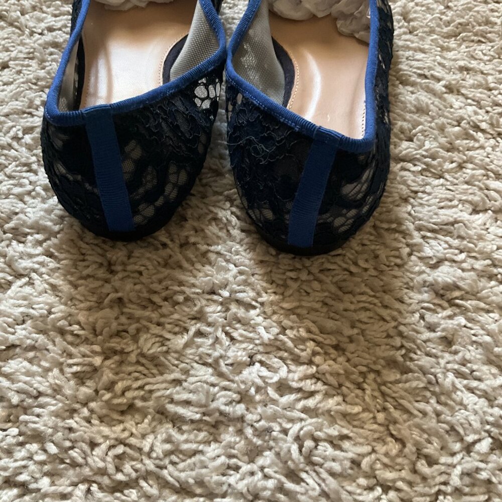 J.CREW gemma lace ballet flat. SIZE: 5M. COLOR: navy. - Picture 4 of 7